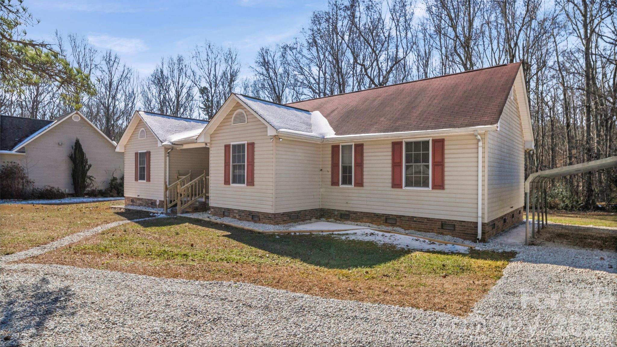 865 Highway 161 Clover, SC 29710 - Photo 4 of 34
