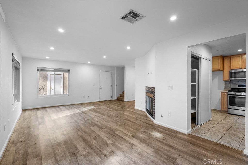 31315 The Old Road, Unit D Castaic, CA 91384 - Photo 4 of 33