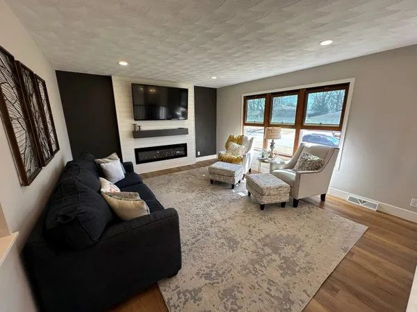 $329,900 | 1104 15th Street, De Witt, IA 52742