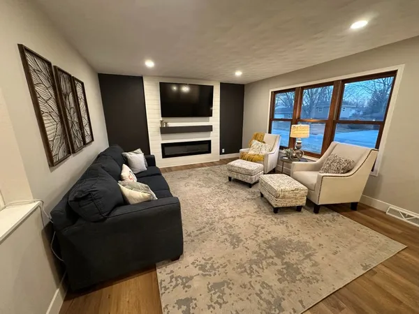 $329,900 | 1104 15th Street, De Witt, IA 52742