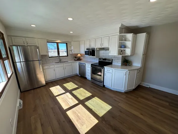 $329,900 | 1104 15th Street, De Witt, IA 52742