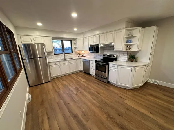 $329,900 | 1104 15th Street, De Witt, IA 52742