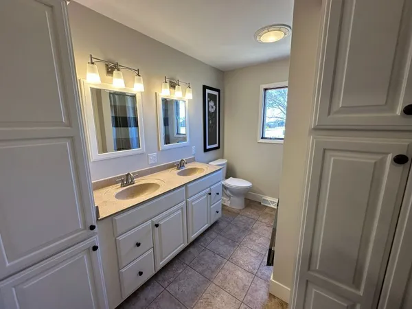 $329,900 | 1104 15th Street, De Witt, IA 52742