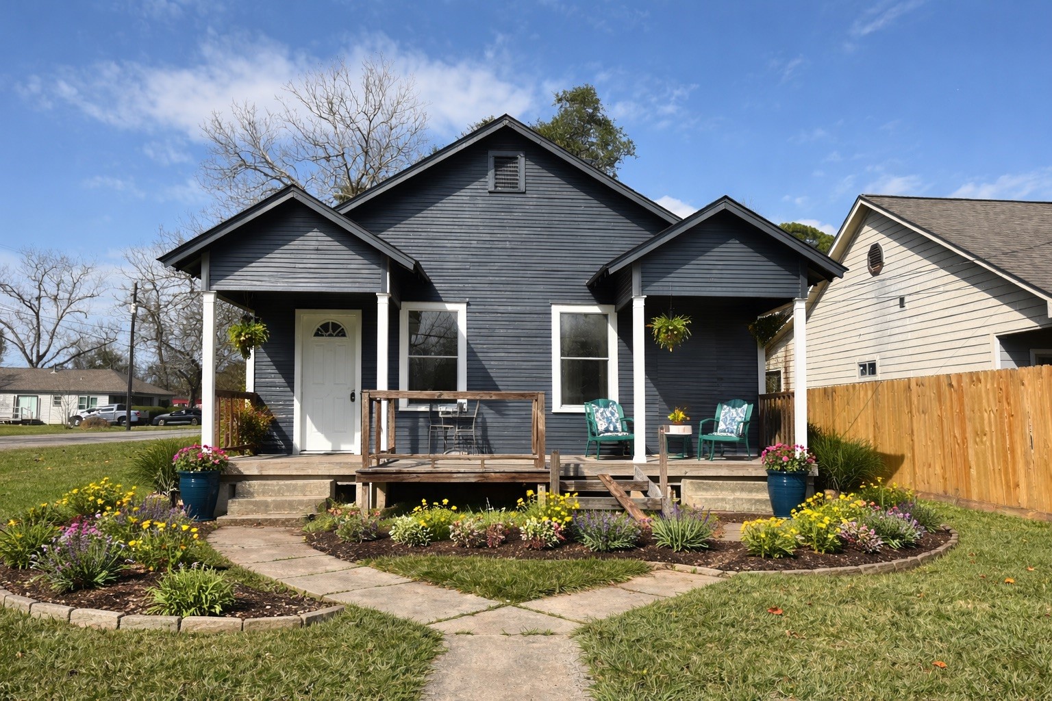 Welcome Home
Virtually staged to show potential