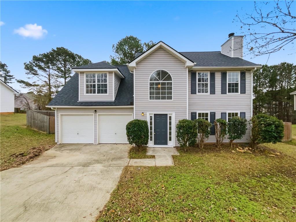 836 Tara Bend Hampton, GA 30228 - Photo 2 of 25 a front view of a house with a yard