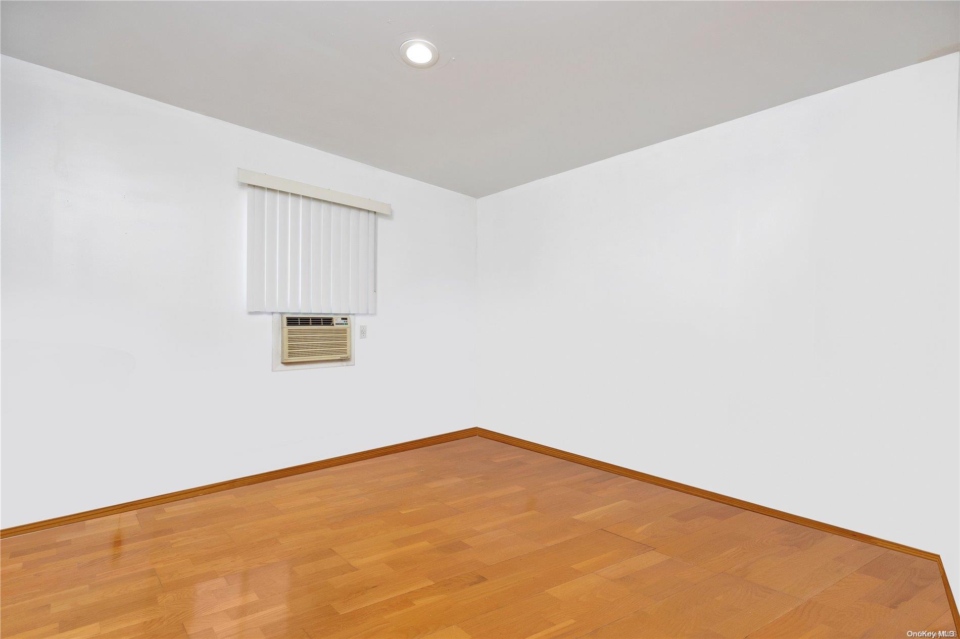 235-15 148th Road Queens, NY 11422 - Photo 13 of 32