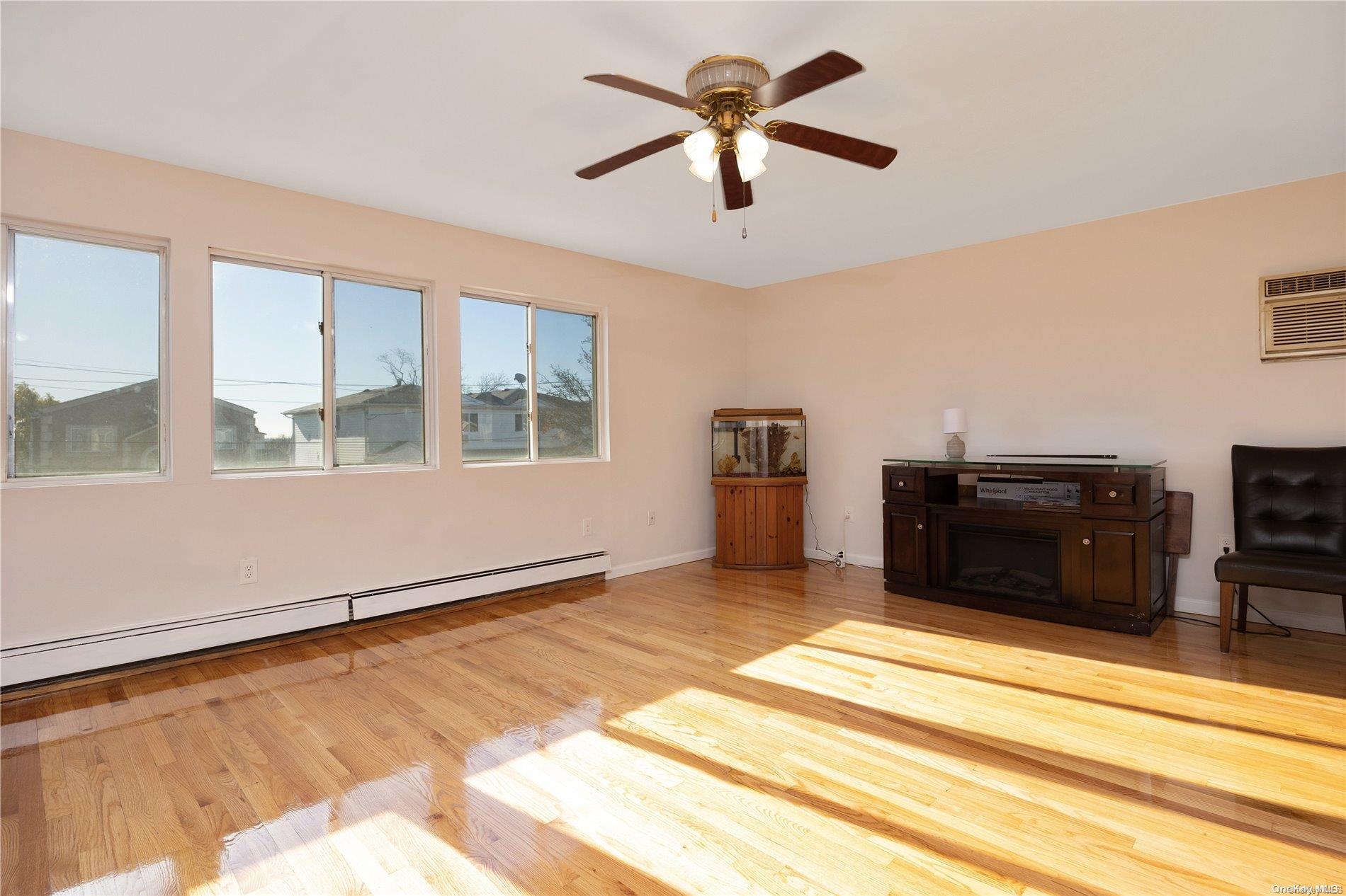 235-15 148th Road Queens, NY 11422 - Photo 5 of 32