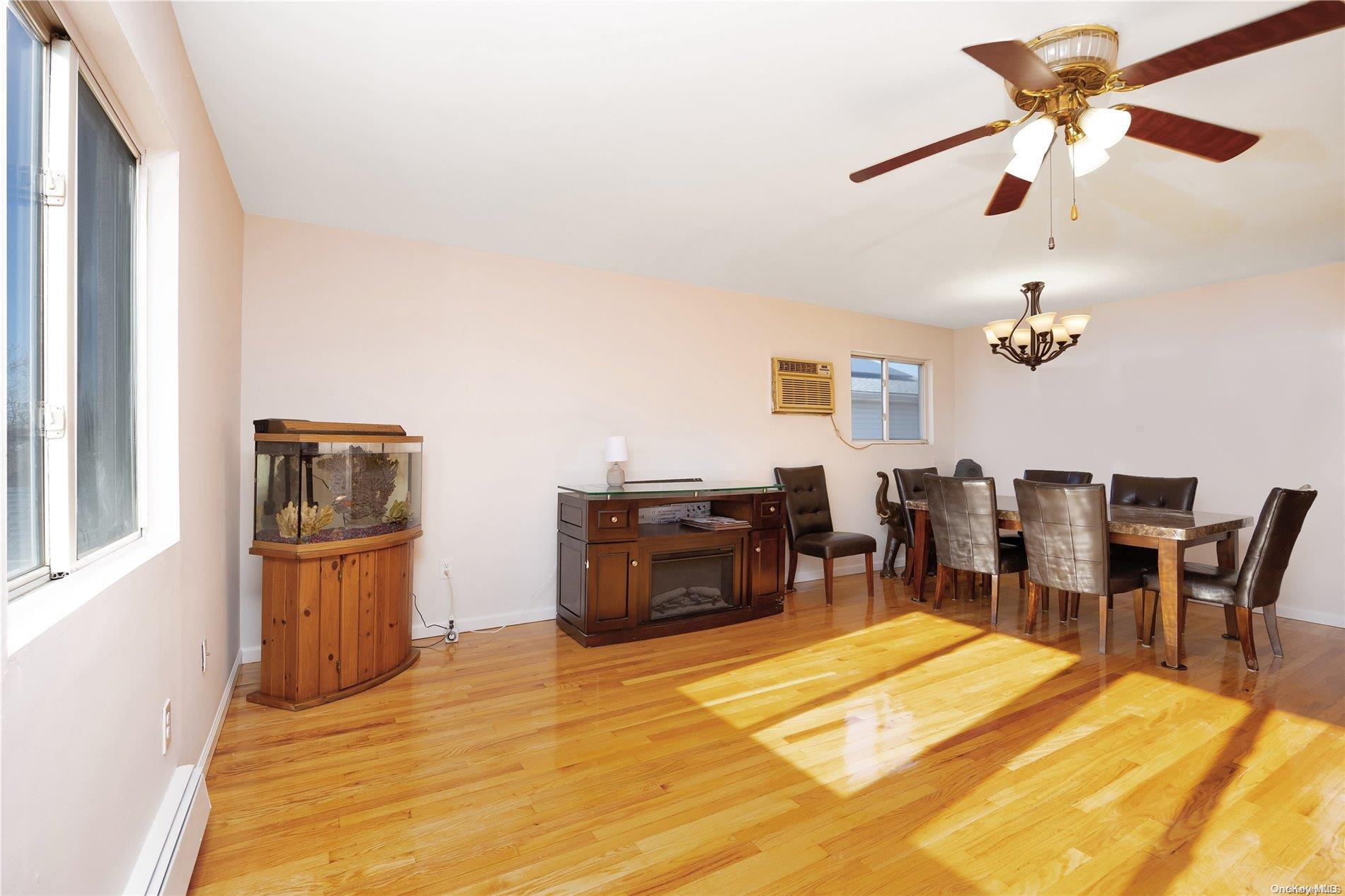 235-15 148th Road Queens, NY 11422 - Photo 6 of 32