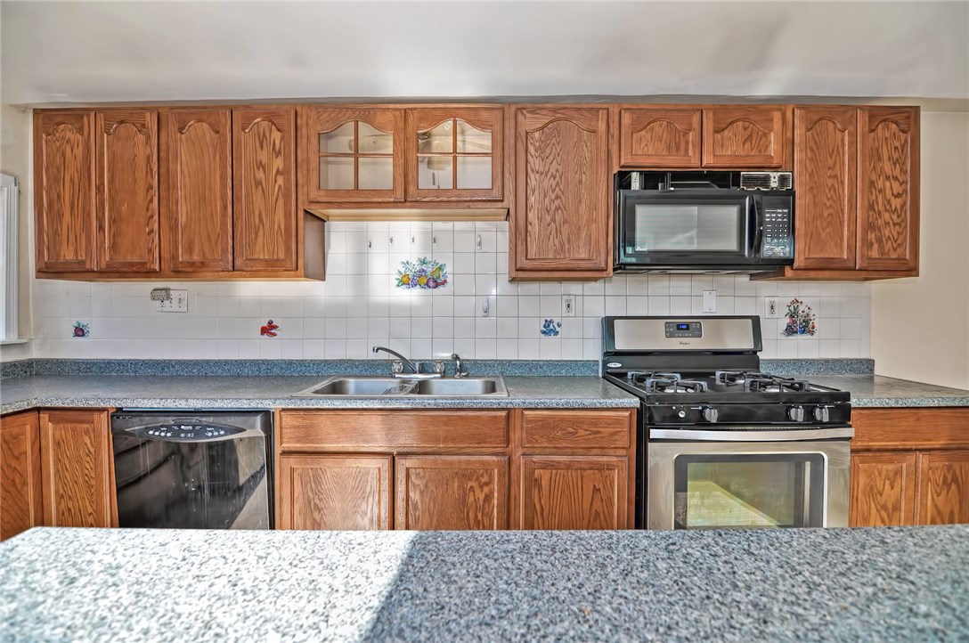 51 Clifford Street Pawtucket, RI 02860 - Photo 15 of 27