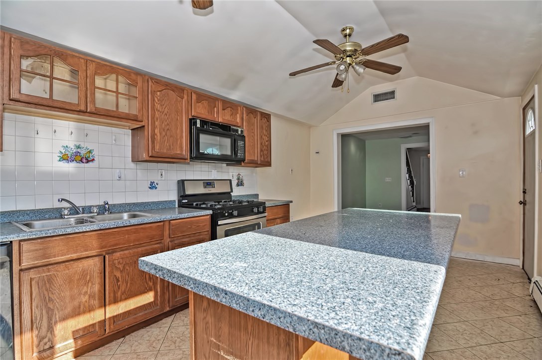 51 Clifford Street Pawtucket, RI 02860 - Photo 19 of 27