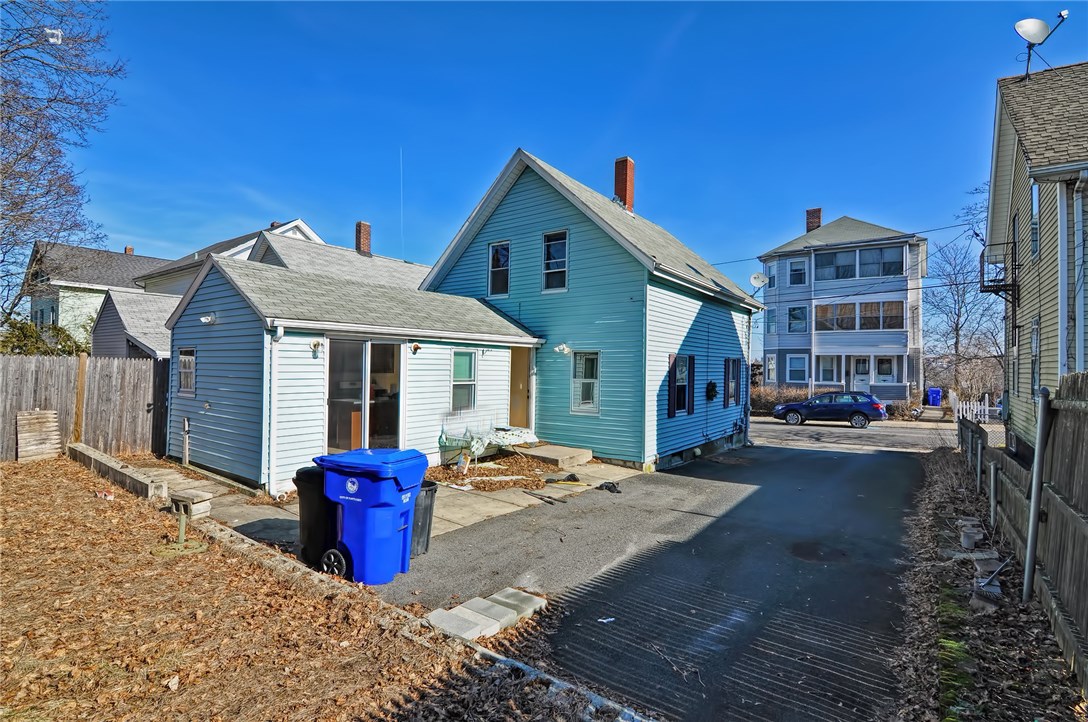 51 Clifford Street Pawtucket, RI 02860 - Photo 3 of 27