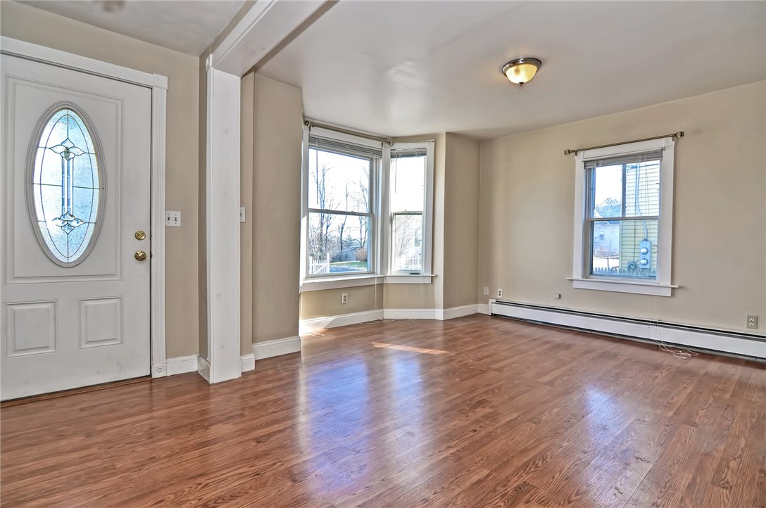 51 Clifford Street Pawtucket, RI 02860 - Photo 4 of 27