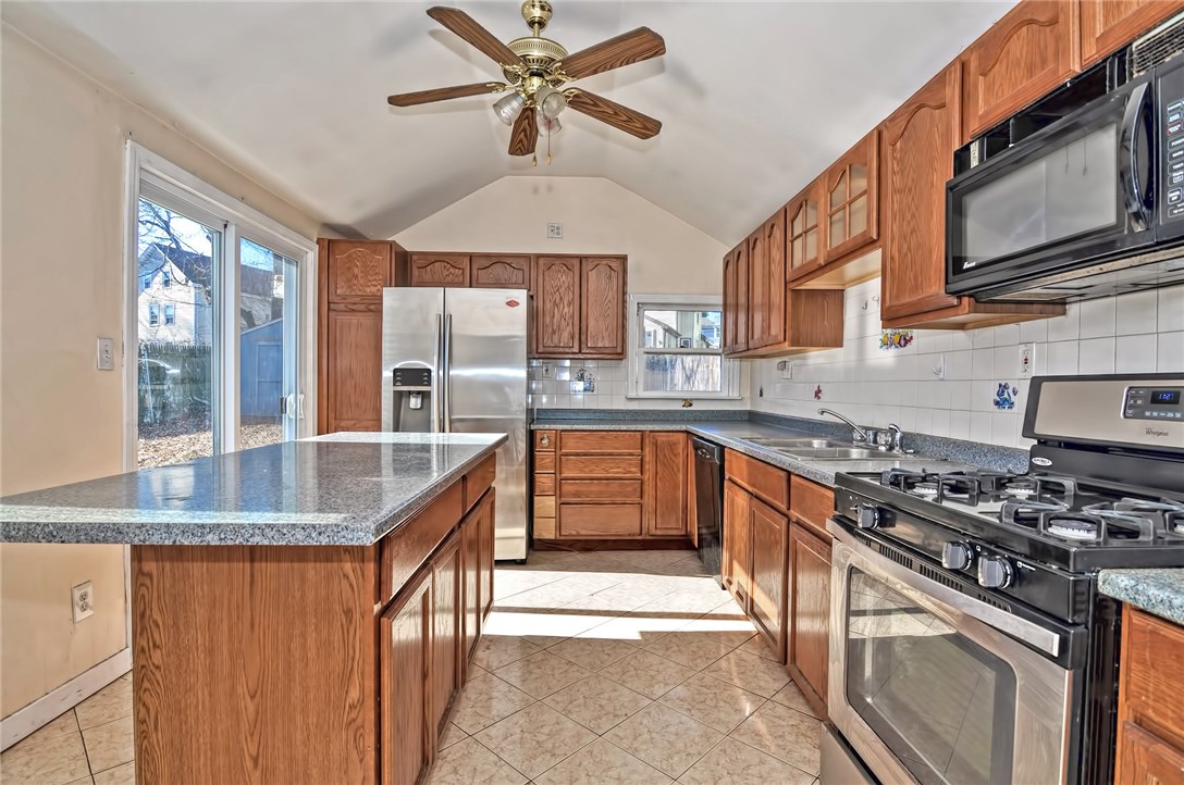 51 Clifford Street Pawtucket, RI 02860 - Photo 8 of 27