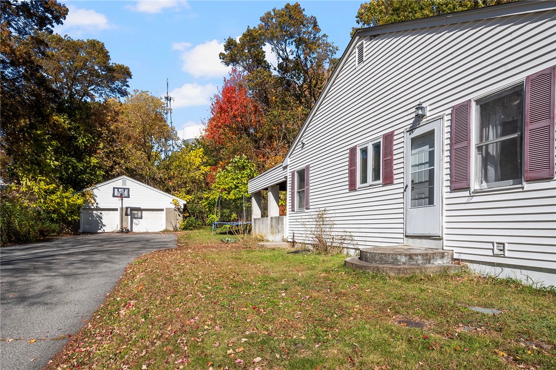 304 Getchell Avenue Woonsocket, RI 02895 - Photo 4 of 28