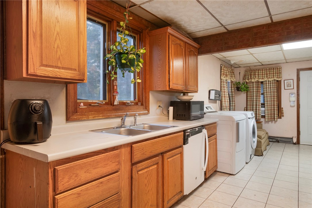 304 Getchell Avenue Woonsocket, RI 02895 - Photo 5 of 28