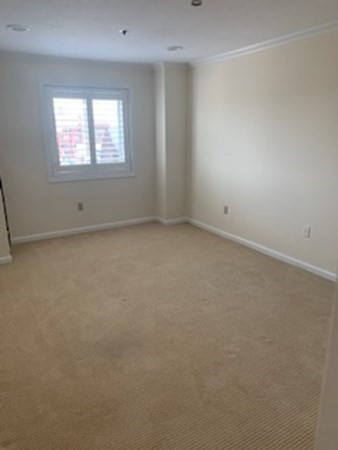 44 Elm Street, Unit 518 Worcester, MA 01609 - Photo 9 of 20 an empty room with windows