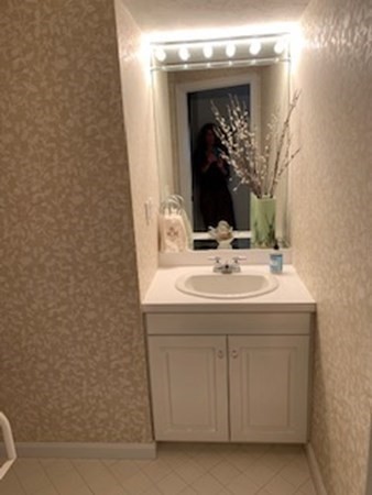 44 Elm Street, Unit 518 Worcester, MA 01609 - Photo 10 of 20 a bathroom with a sink and a mirror
