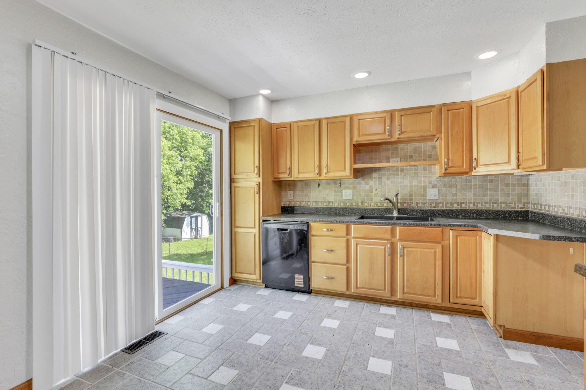 1588 Fall Brook Road Columbus, OH 43223 - Photo 16 of 54