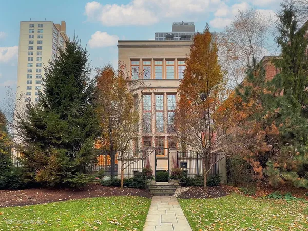 $8,450,000 | 3026 North Lake Shore Drive, Chicago, IL 60657