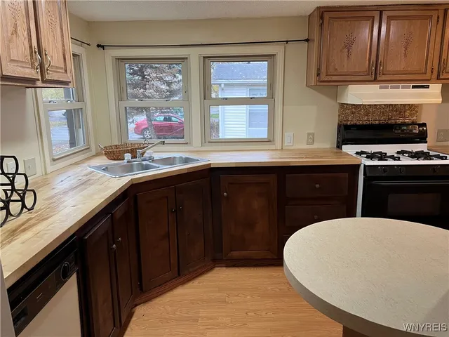 $59,900 | 433 Chestnut Drive, Lockport Town, NY 14094