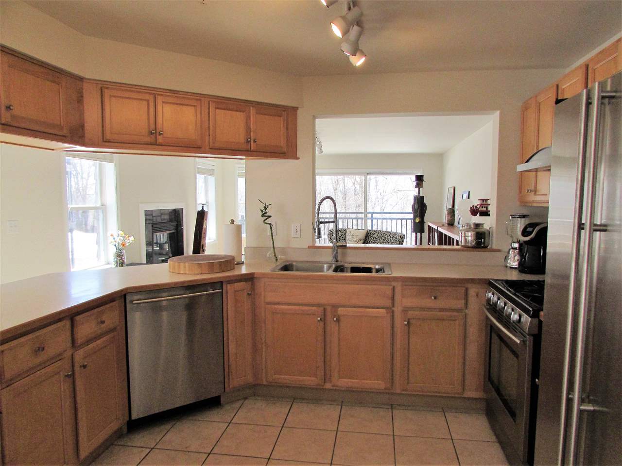 41 Claire Point Road Burlington, VT 05408 - Photo 4 of 12 Gallery Image 4