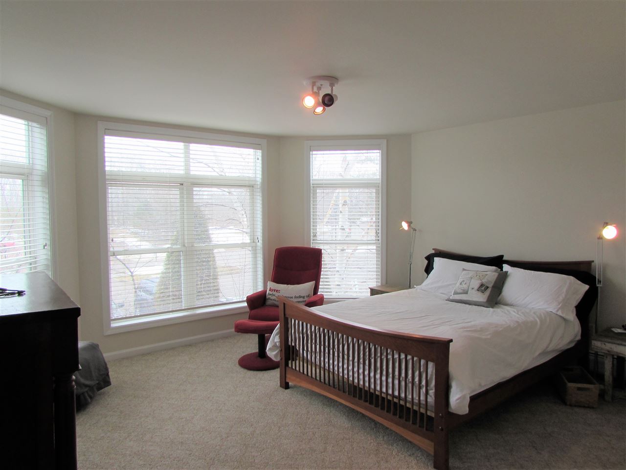 41 Claire Point Road Burlington, VT 05408 - Photo 9 of 12 Gallery Image 9