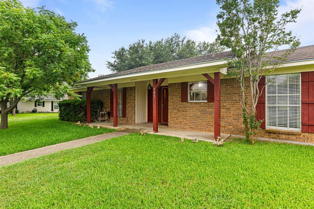 505 Pinewood Lane Hewitt, TX 76643 - Photo 33 of 38 Brick facade with a covered porch featuring wood posts