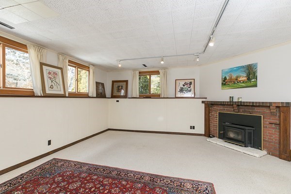 40 Crescent Road Hamilton, MA 01982 - Photo 25 of 28 an empty room with windows