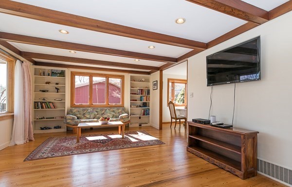 40 Crescent Road Hamilton, MA 01982 - Photo 4 of 28 a living room with furniture and a flat screen tv