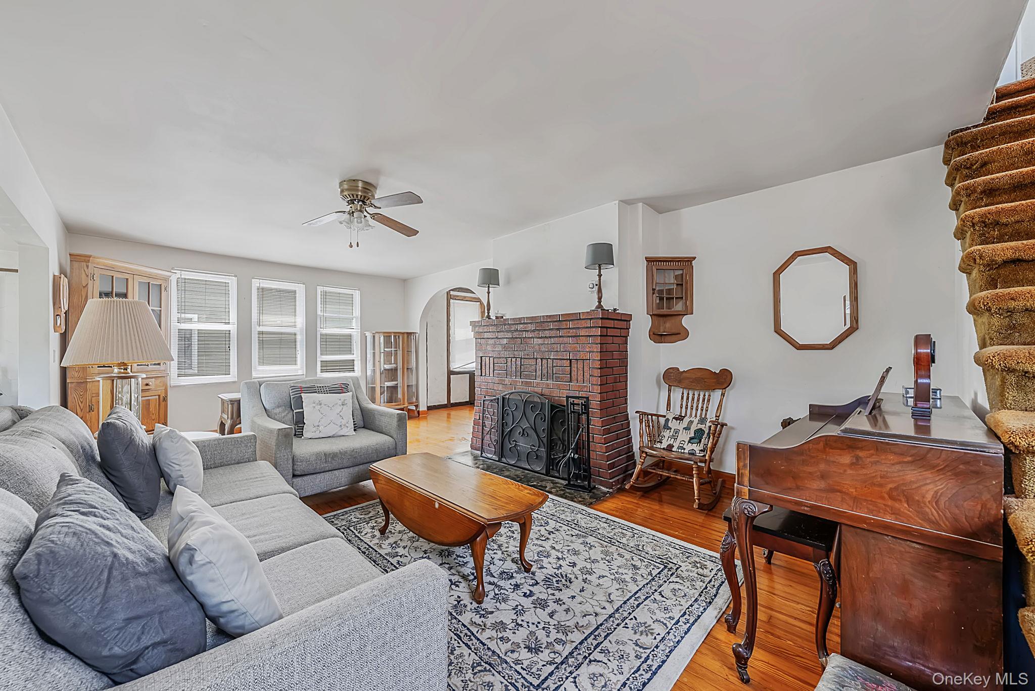 33 Sherman Street Merrick, NY 11566 - Photo 5 of 27