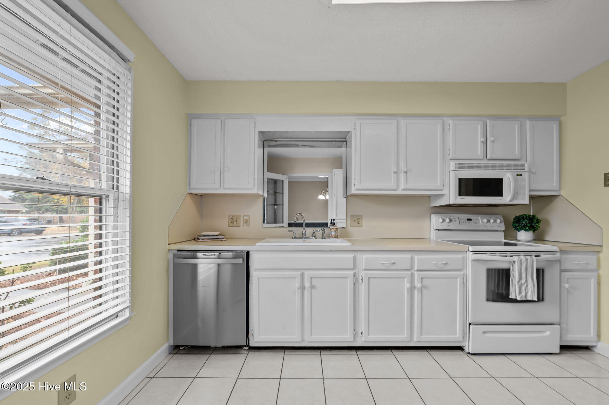 1827 Quail Ridge Road, Unit F Greenville, NC 27858 - Photo 23 of 42 22-web-or-mls-LHV_4656