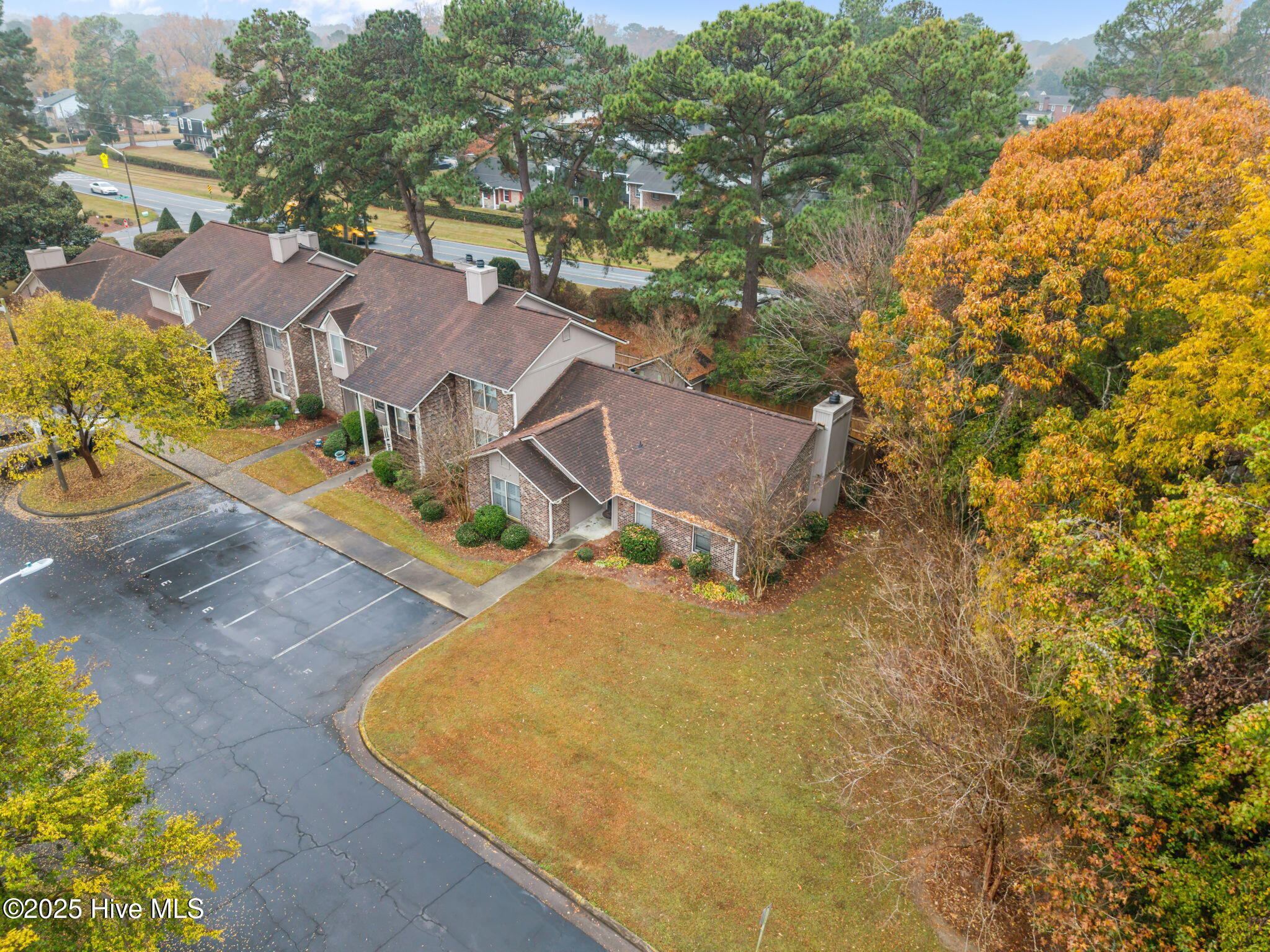 1827 Quail Ridge Road, Unit F Greenville, NC 27858 - Photo 6 of 42 6-web-or-mls-DJI_20251121130000_0011_D