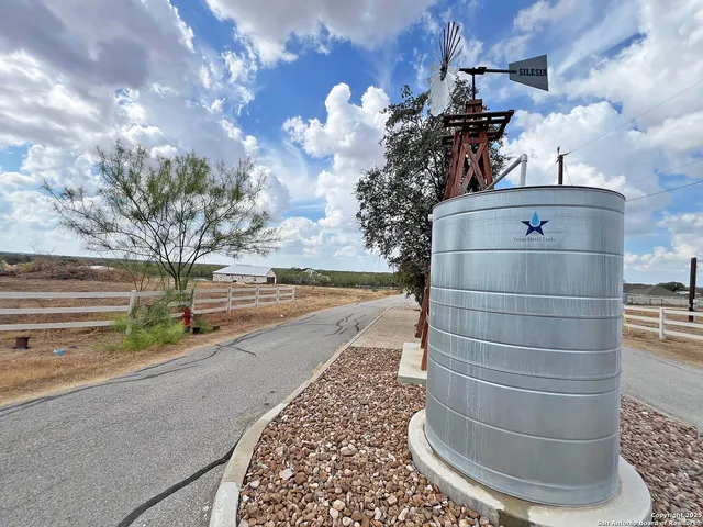 $614,000 | 14674 Silesia Drive, St. Hedwig, TX 78152