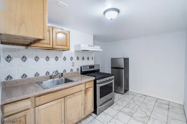 $2,250 | 904 2nd Avenue, Unit 2, Elizabeth, NJ 07201