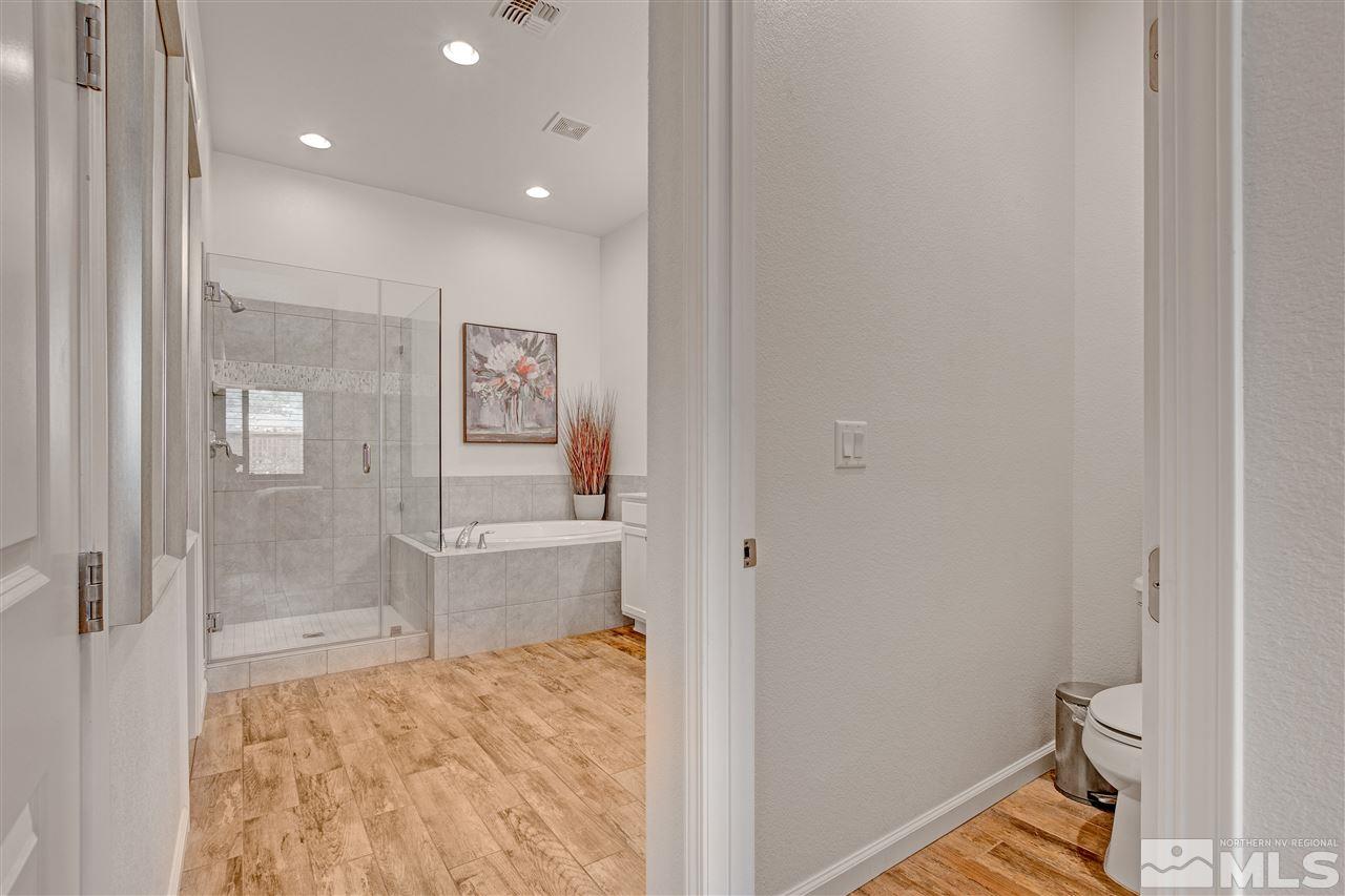 3175 Show Jumper Lane Reno, NV 89521 - Photo 14 of 40 a bathroom with a bathtub sink and toilet