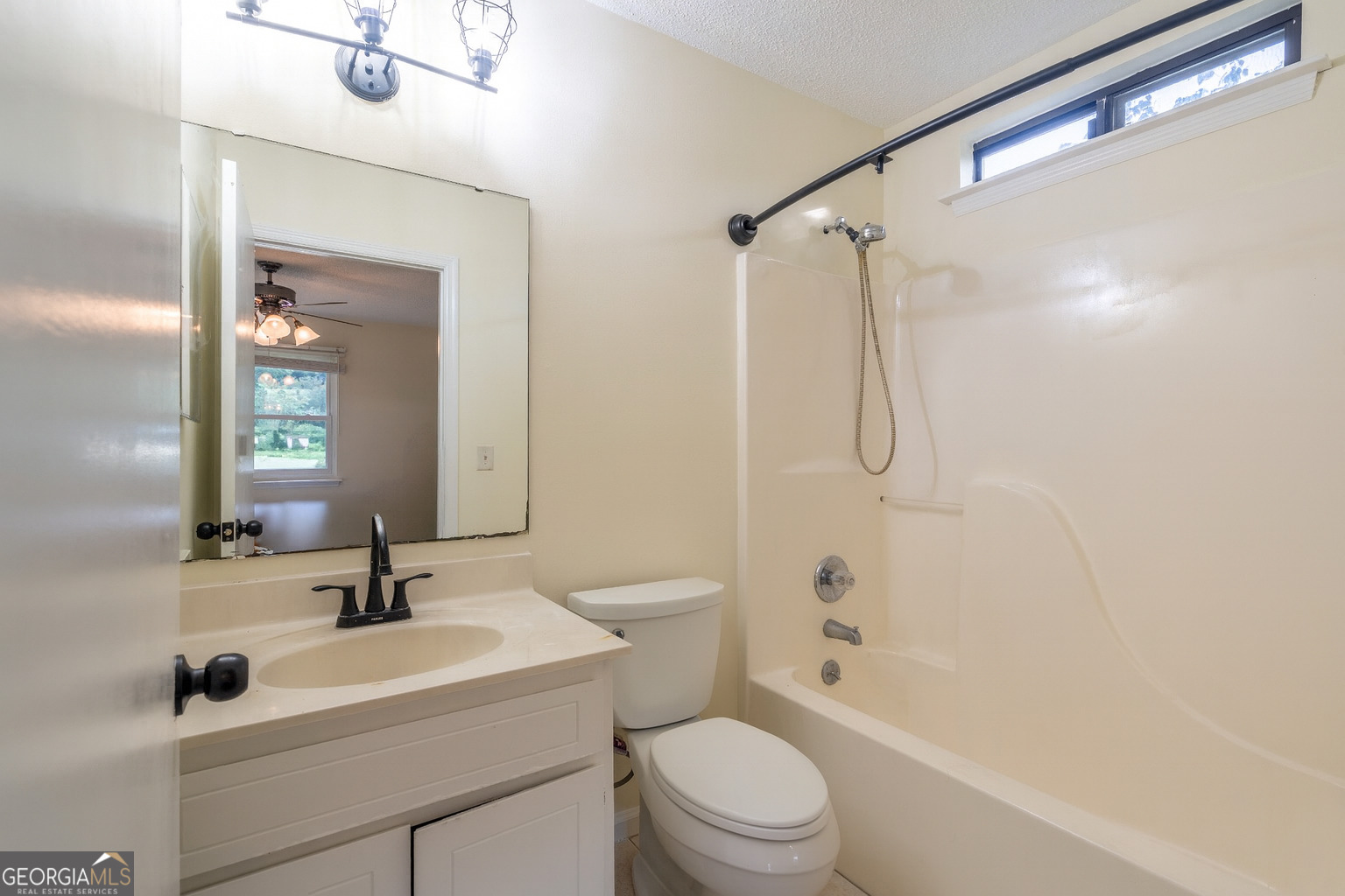 404 Potomac Court St. Marys, GA 31558 - Photo 17 of 30 a bathroom with a sink a toilet and shower