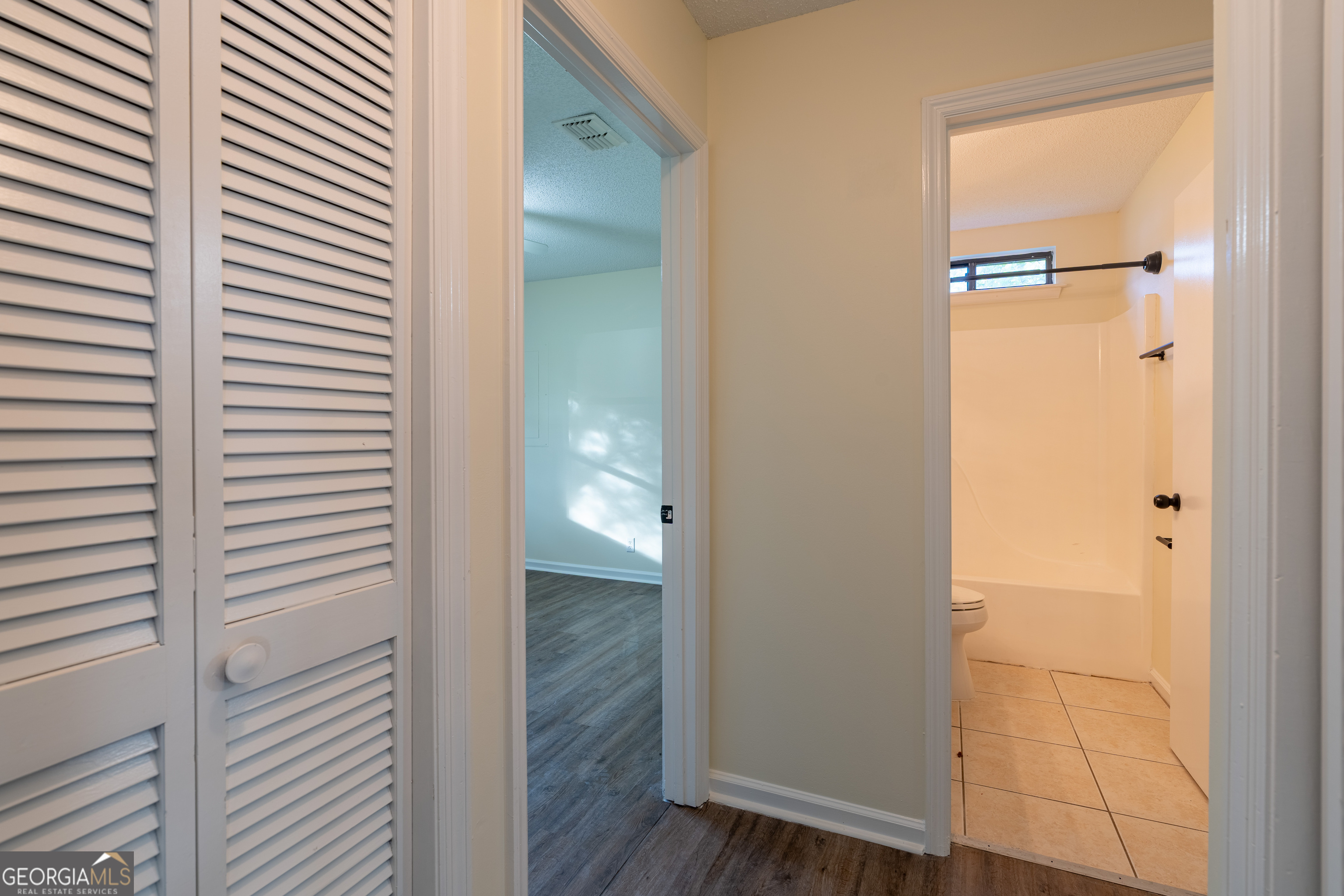 404 Potomac Court St. Marys, GA 31558 - Photo 21 of 30 a view of a bathroom with a glass door