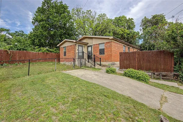 $275,000 | 501 Byron Street, Fort Worth, TX 76114