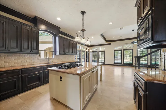 $9,000 | 30 North Palmiera Circle, The Woodlands, TX 77382