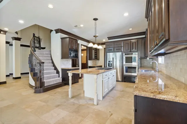 $9,000 | 30 North Palmiera Circle, The Woodlands, TX 77382