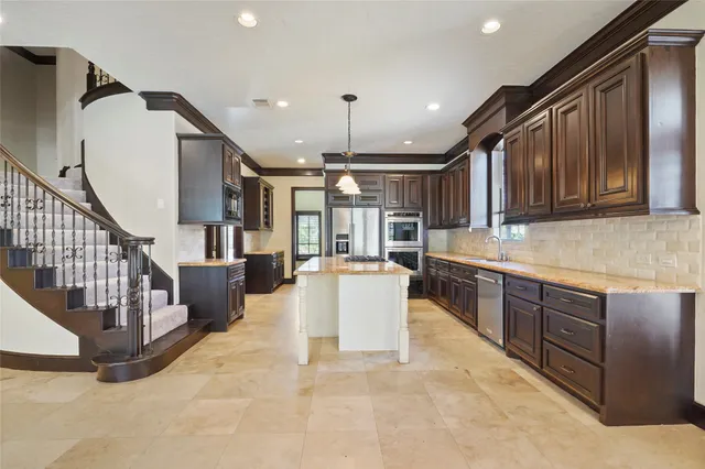 $9,000 | 30 North Palmiera Circle, The Woodlands, TX 77382