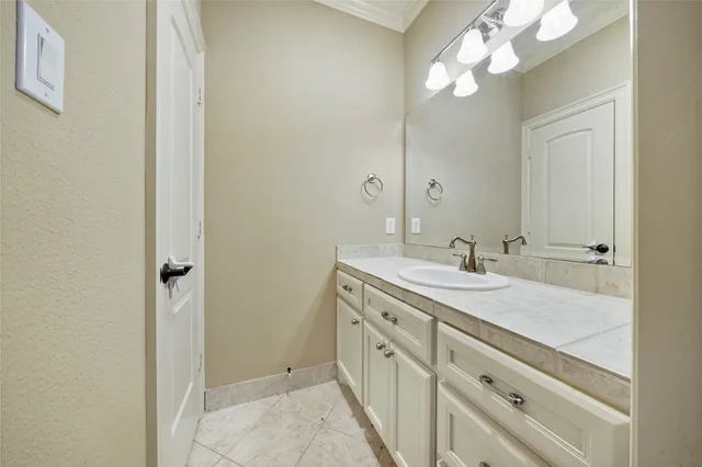 $9,000 | 30 North Palmiera Circle, The Woodlands, TX 77382