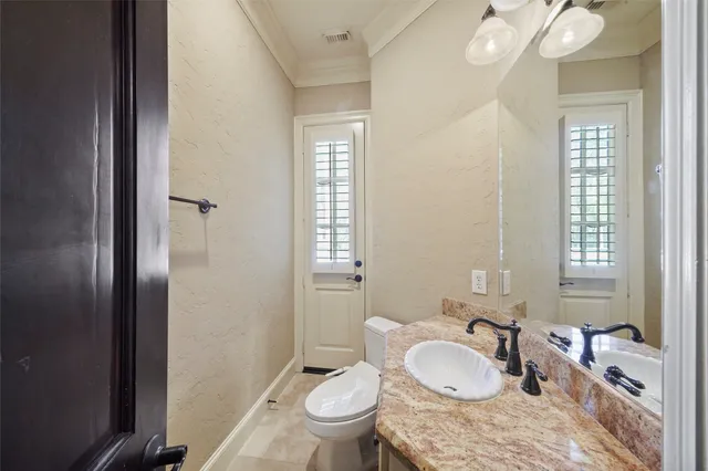 $9,000 | 30 North Palmiera Circle, The Woodlands, TX 77382