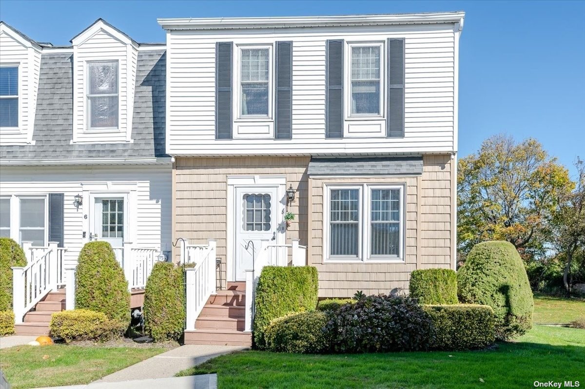 190 Merrick Road, Unit 5 Amityville, NY 11701 - Photo 1 of 1 a front view of a house with a yard