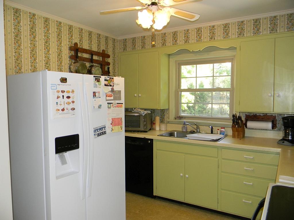 3529 Windsor Road Roanoke, VA 24018 - Photo 5 of 21 Kitchen