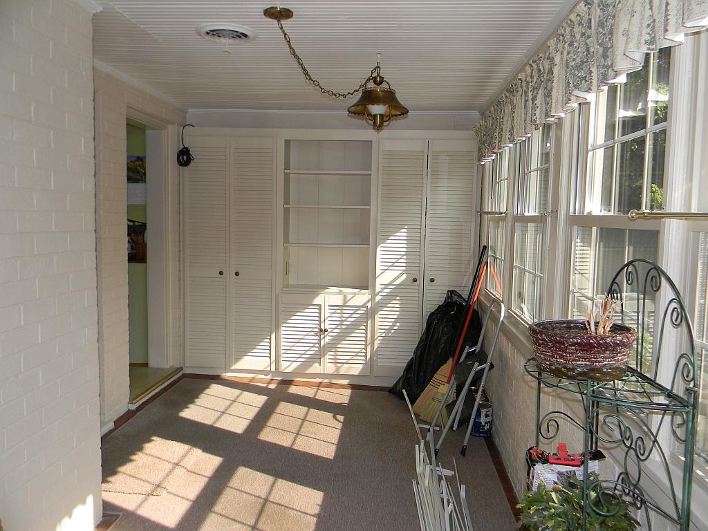 3529 Windsor Road Roanoke, VA 24018 - Photo 8 of 21 Sun Porch