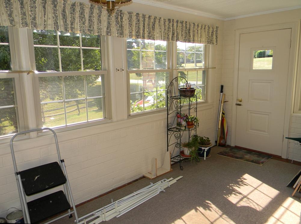 3529 Windsor Road Roanoke, VA 24018 - Photo 9 of 21 Sun Porch