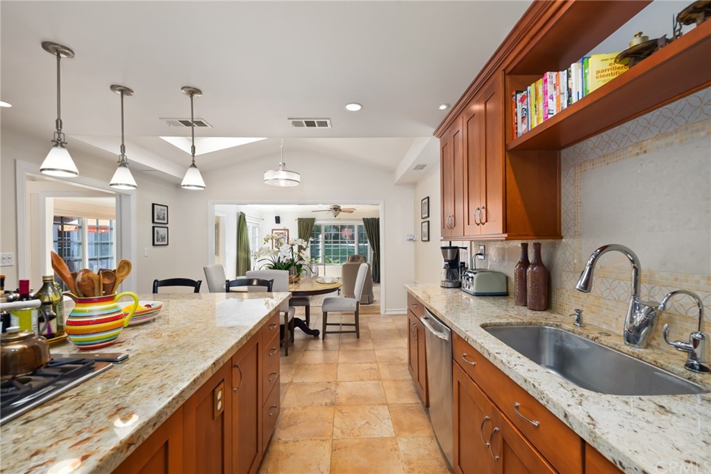 1055 Catalpa Road Arcadia, CA 91007 - Photo 13 of 51