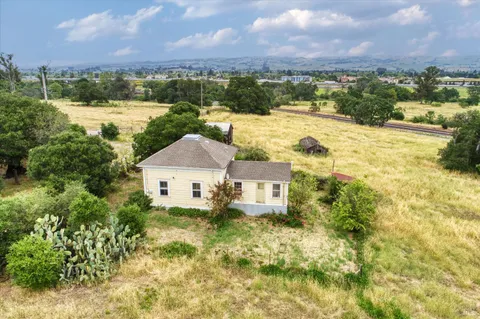 $1,299,000 | 195 Cinnabar Avenue, Petaluma, CA 94952