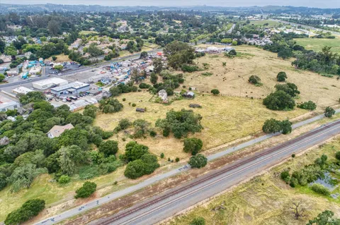$1,299,000 | 195 Cinnabar Avenue, Petaluma, CA 94952